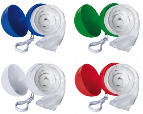 poncho przeciwdeszczowe w kulce.jpg